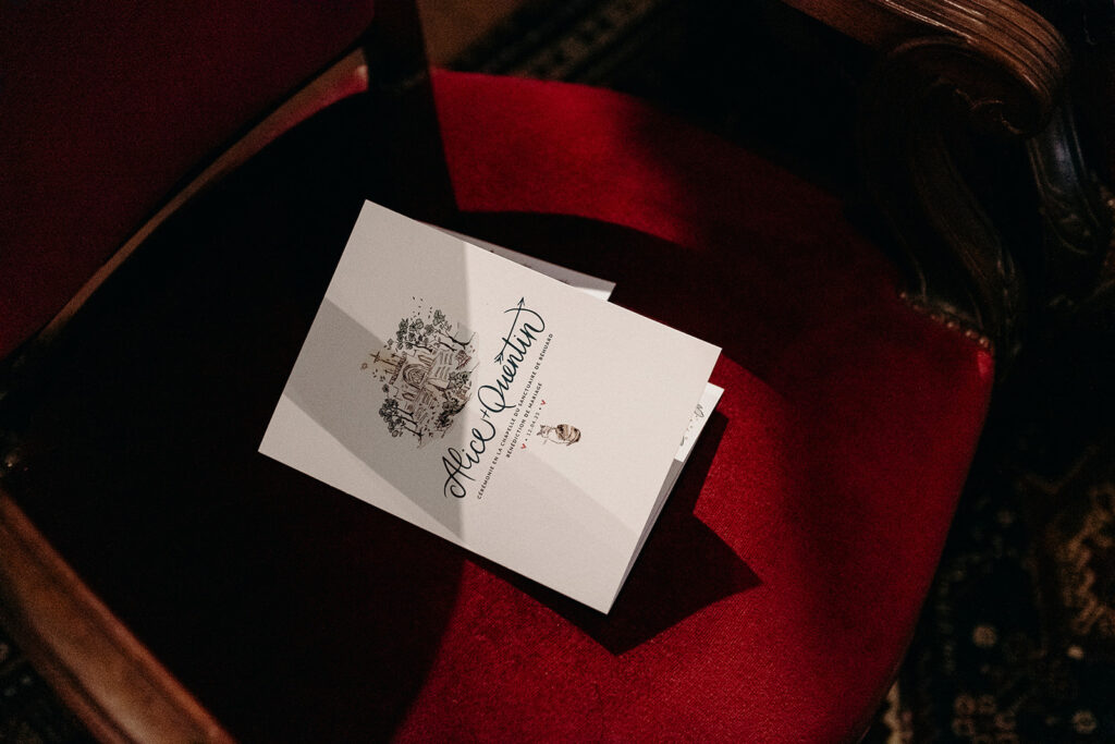 Livret de messe personnalisé avec le chat des mariés sur la couverture