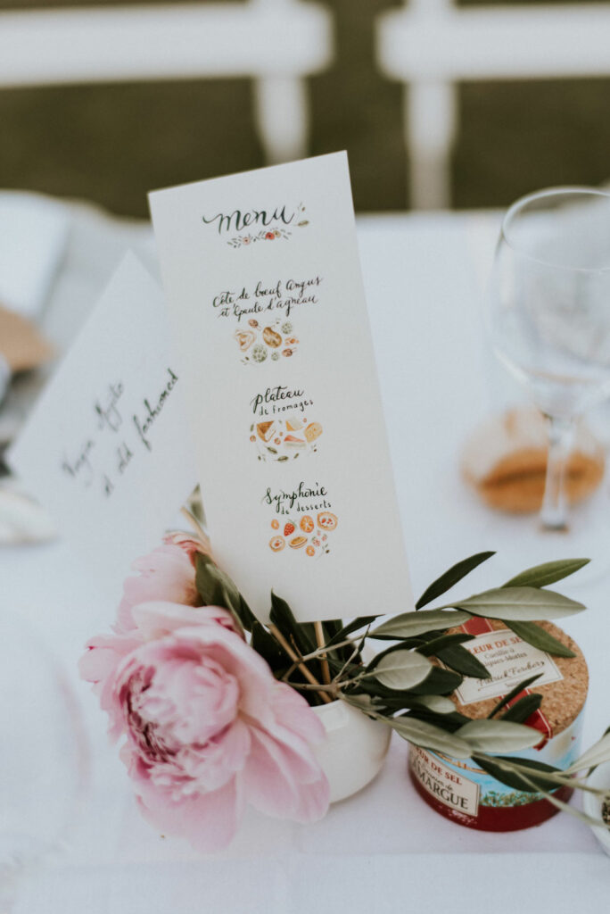 Un menu de mariage illustré à l'aquarelle