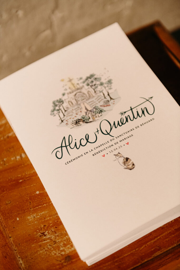 livret de cérémonie avec un chat illustré sur la couverture