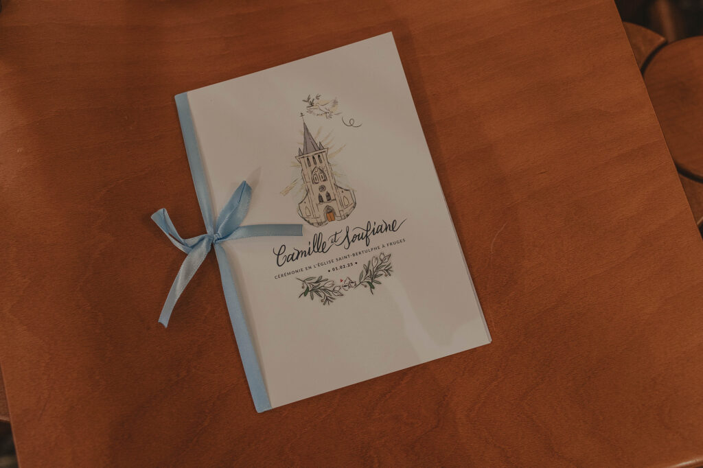 Livret de messe élégant avec une illustration de l'église