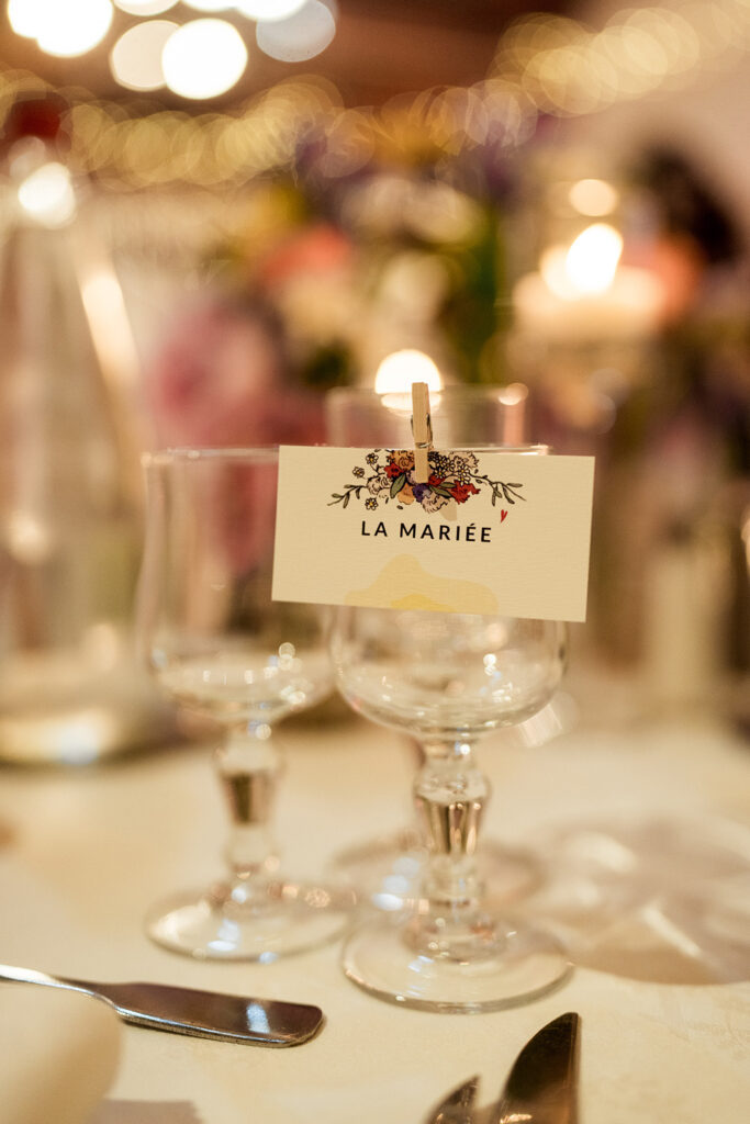 Marque-place illustré et personnalisé