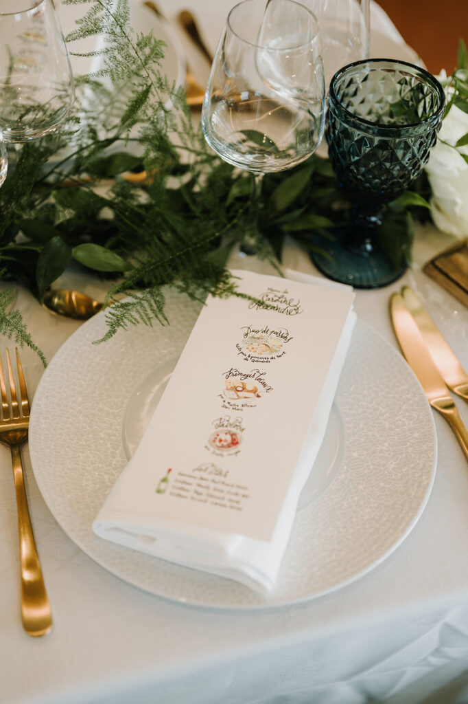 menu avec des illustrations à l'aquarelle et du lettering