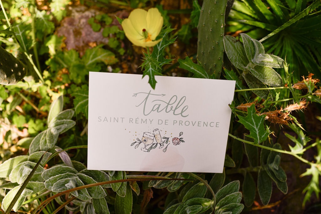 Nom de tables provence pour un mariage nature