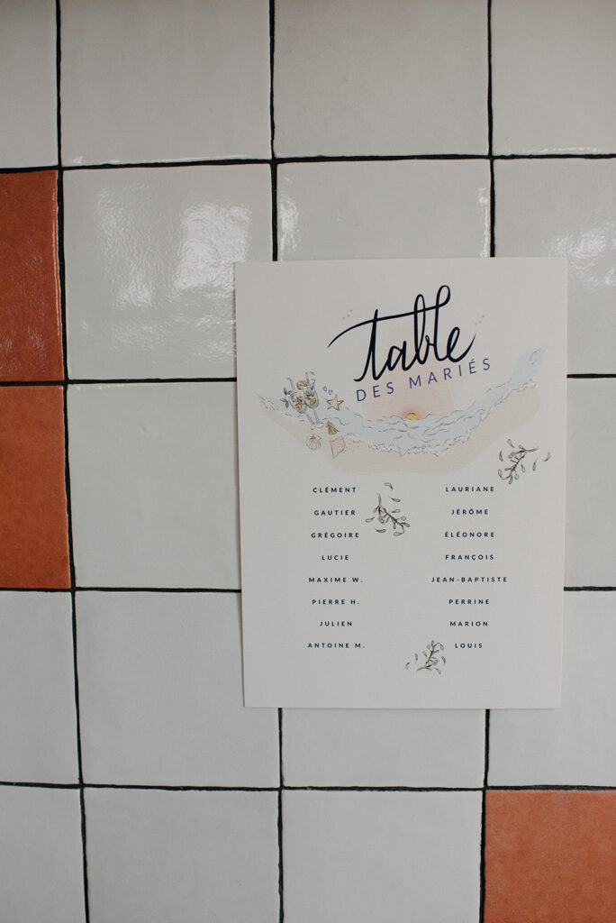 table des mariés pour un mariage à la mer